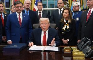 Video. De shutdown van de Amerikaanse overheid eindigt na 43 dagen als Trump de financieringswet ondertekent