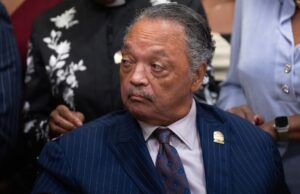 Dominee Jesse Jackson werd in het ziekenhuis opgenomen vanwege een neurodegeneratieve aandoening