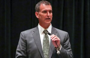 ESPN vermijdt het ondervragen van de CFP-voorzitter over het Baylor-incident