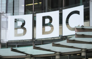 Twee BBC-bazen nemen ontslag na de anti-Trump-videomontage van News Outlet, bevooroordeelde berichtgeving