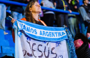 Bijna 75.000 Pack Stadium in Argentinië voor BGEA Gospel Crusade, 9.000 nemen beslissingen voor Christus