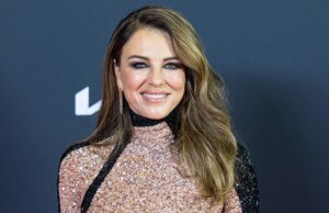 Elizabeth Hurley deelt prachtige rode bikinifoto’s op haar Instagram