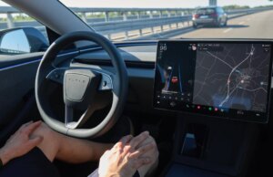 Elon Musk: Tesla-chauffeurs kunnen binnenkort sms’en en rijden