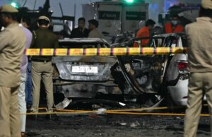 Auto ontploft nabij het historische Rode Fort in de Indiase hoofdstad New Delhi, waarbij minstens acht mensen om het leven komen