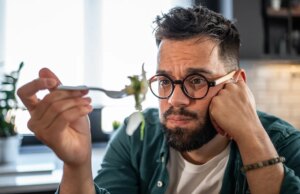 Hoe voedsel je lichaamsgeur ten goede of ten kwade verandert, volgens experts