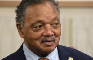 Dominee Jesse Jackson, een krachtige stem voor zwarte gelijkheid, wordt in het ziekenhuis opgenomen
