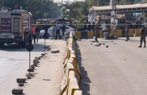 Bij een autobom buiten een rechtbank in Islamabad komen minstens elf mensen om het leven, zeggen functionarissen